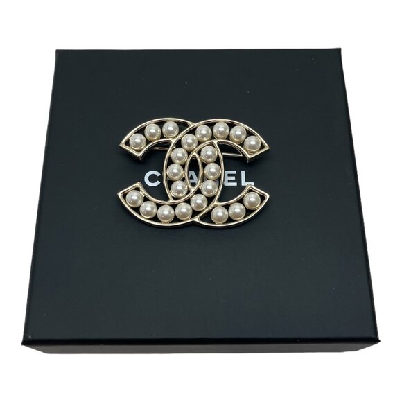 Chanel CC Pearl Brooch in Gold Hardware - Picture 7 of 7